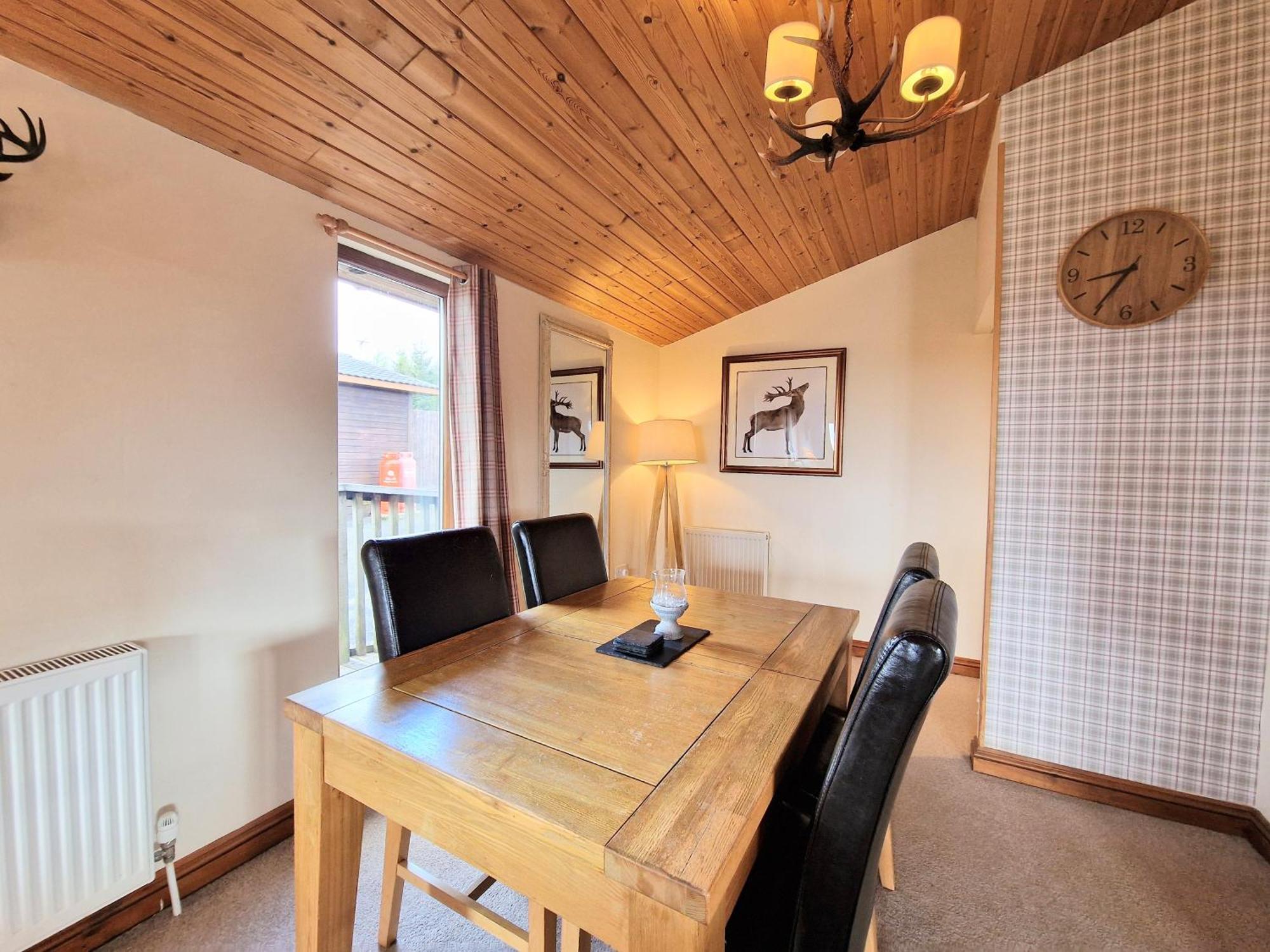 Villa Lomond 5 With Private Hot Tub - Fife - Loch Leven - Lomond Hills - Pet Friendly Kelty Exterior foto